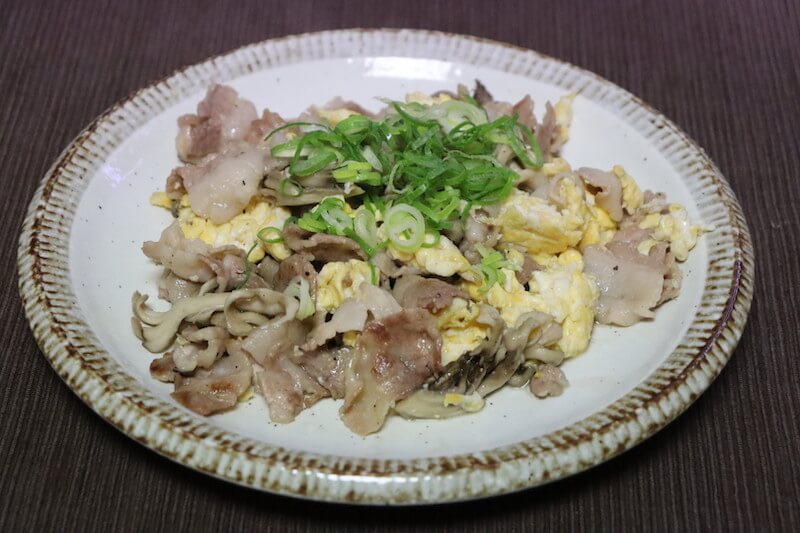 豚バラ肉と舞茸と卵の炒めもの